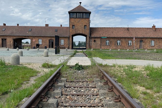 1 Day Trip Auschwitz-Birkenau Memorial and Museum Guided Tour from Krakow - Entering the Memorial: What You Get in the 3.5 Hours
