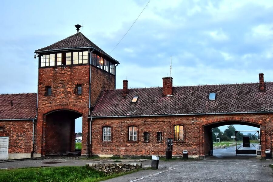 Auschwitz-Birkenau: Guided Tour and Skip-The-Line Ticket - Auschwitz-Birkenau is not a DIY museum day
