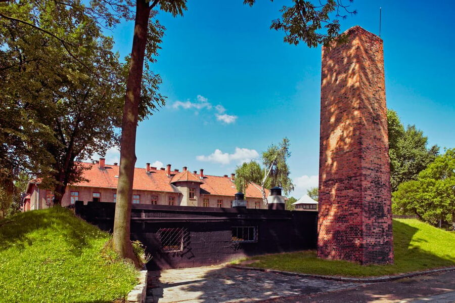 Auschwitz-Birkenau: Guided Tour with Fast Track Ticket - Key things that make this tour work