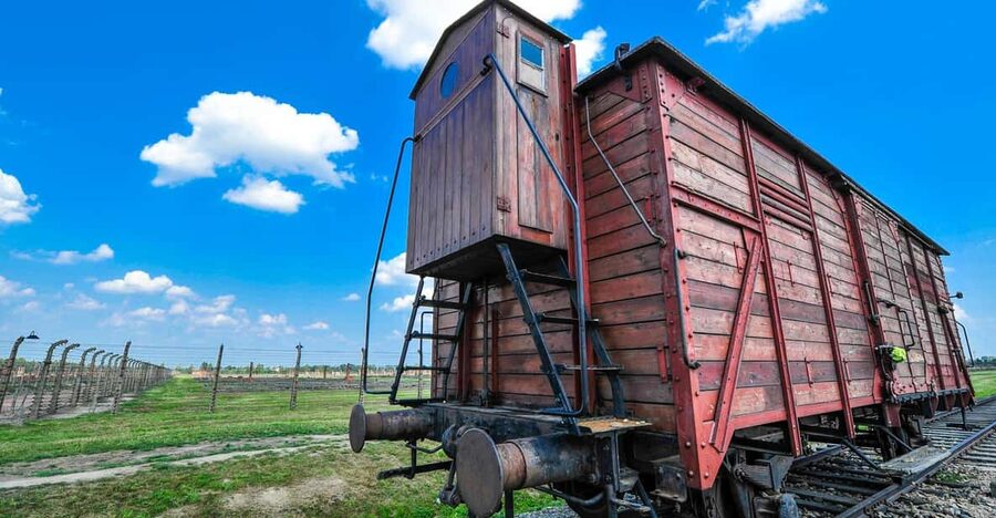 Auschwitz-Birkenau: Guided Tour with Fast Track Ticket - Getting to the site, finding the meeting point, and keeping your day on track