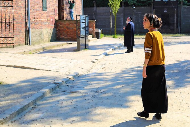 Auschwitz Birkenau: Live-Guided Tour with Transportation and Hotel Pickup - Krakow pickup to Auschwitz: why your day starts so early