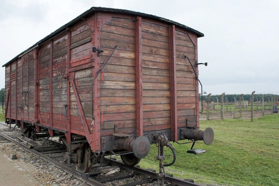 Auschwitz-Birkenau: Museum Entry Ticket with Guided Tour - Barracks exhibitions: the value of guided context inside Auschwitz I