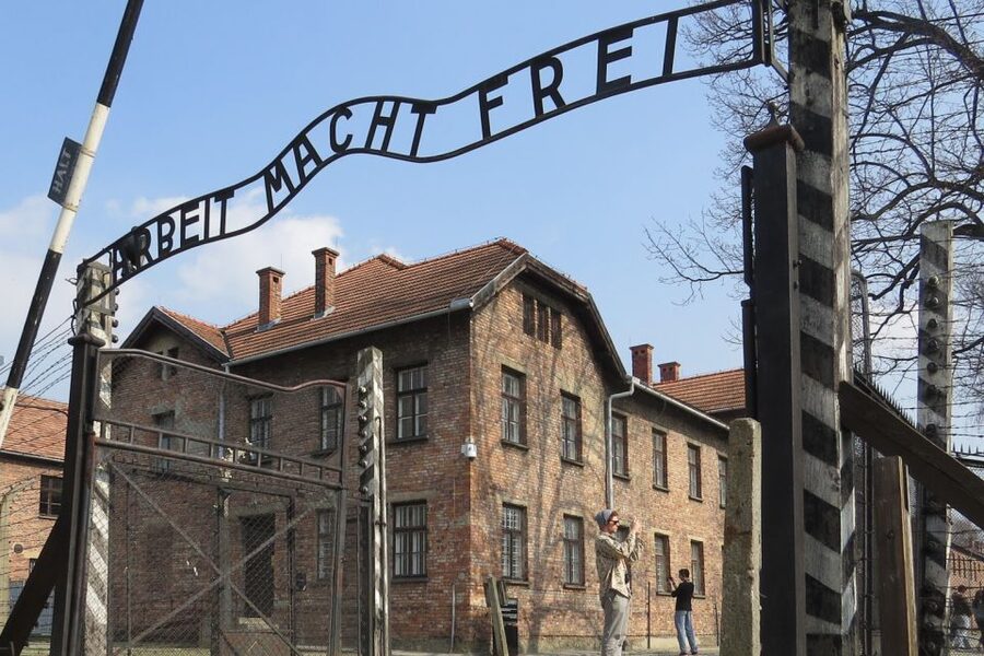 Auschwitz-Birkenau: Museum Entry Ticket with Guided Tour - Getting there and meeting at the Visitor Center
