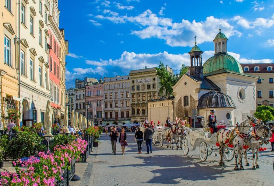 Family Tour of Krakow Old Town with Sweets Factory & Cruise - Cloths Hall, the Town Hall Tower, and St. Mary’s trumpet calls