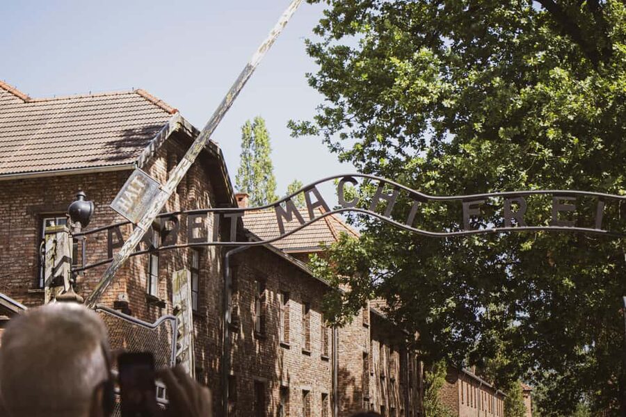 From Krakow: Auschwitz-Birkenau Guided Tour & Pickup - The Bus Ride Setup, and Why Timing Matters for Your Visit