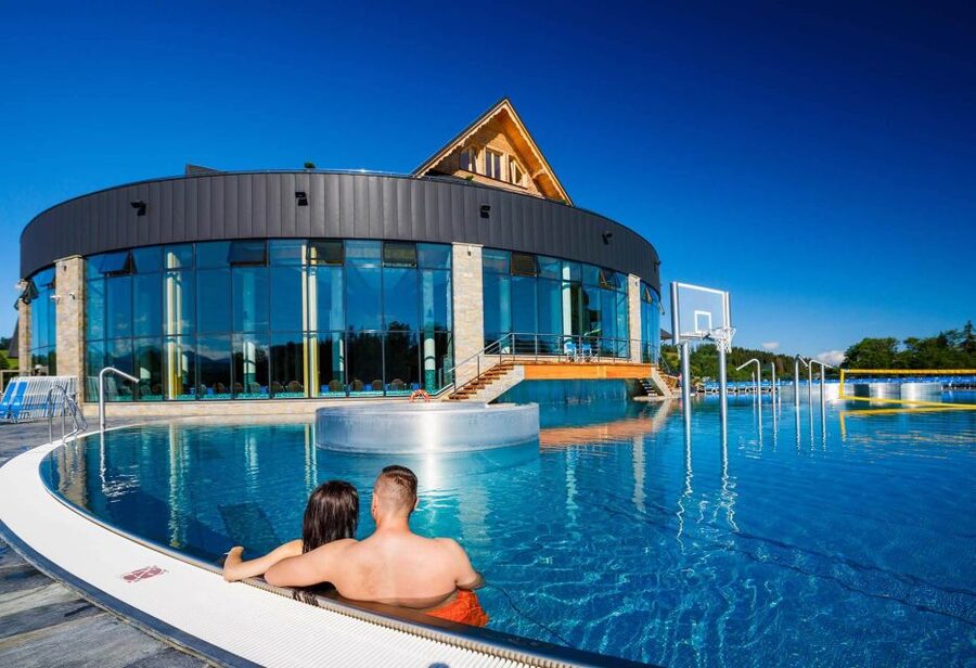 From Krakow: Chochołowskie Thermal Baths Ticket and Transfer - When it gets crowded: how to keep your visit relaxing