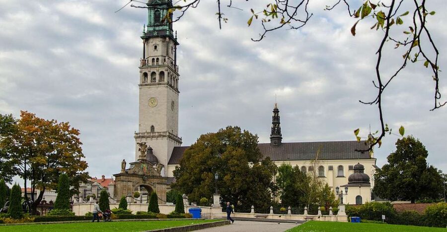 From Krakow: Częstochowa, Black Madonna and Lagiewniki Tour - Dress code and what to bring (so you do not scramble)