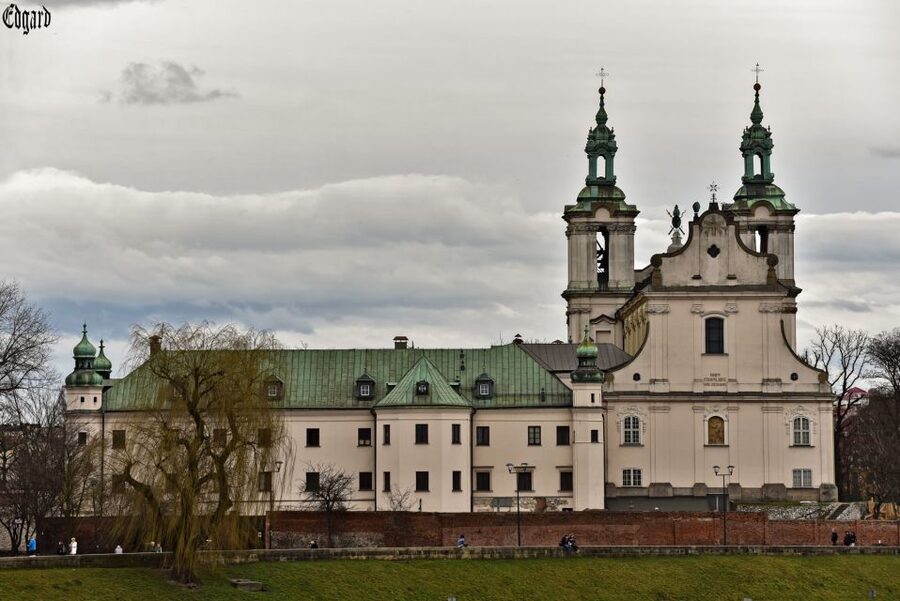 From Krakow: Częstochowa "Black Madonna" Day Tour - Getting to the Black Madonna Chapel With Skip-the-Line Access