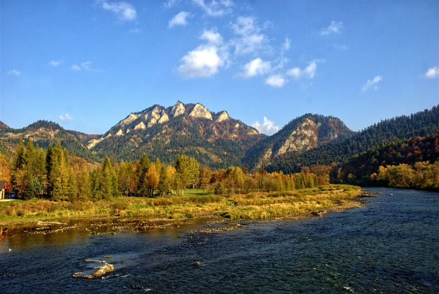 From Krakow: Dunajec River Rafting - The Dunajec downstream stretch: about 15 kilometers of drifting