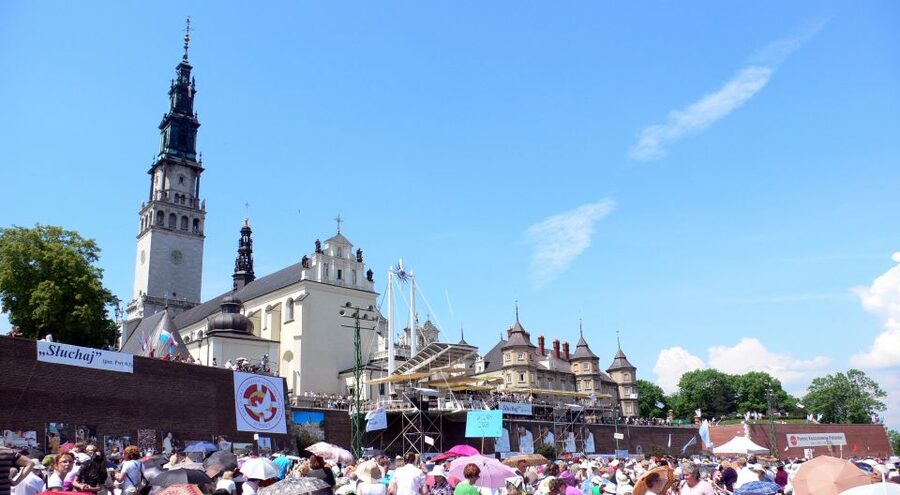 From Krakow: Full-Day Wadowice & Czestochowa Tour - Why Wadowice and Jasna Góra feel like one story