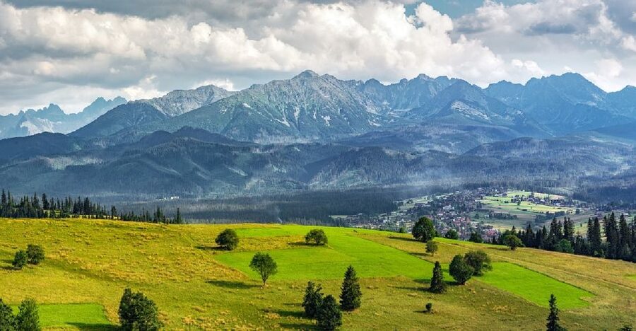 From Krakow: Morskie Oko, Zakopane & Thermal Baths - Zakopane on Krupowki Street: shopping, atmosphere, and trying local flavors