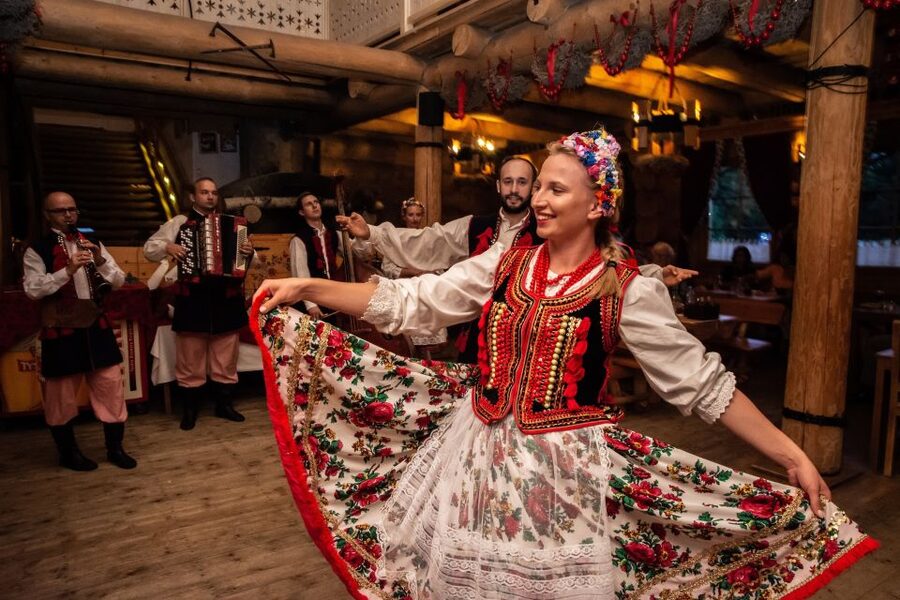 From Krakow: Polish Folk Show with All-You-Can-Eat Dinner - A Night of Polish Folk Music and Costumes Outside Krakow