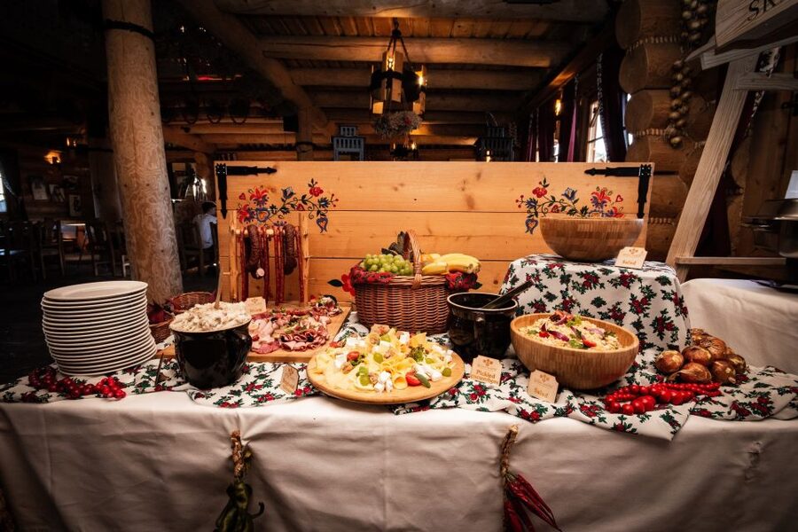 From Krakow: Polish Folk Show with All-You-Can-Eat Dinner - The Setting at Karczma Skansen Smaków and Lake Kryspinów Views