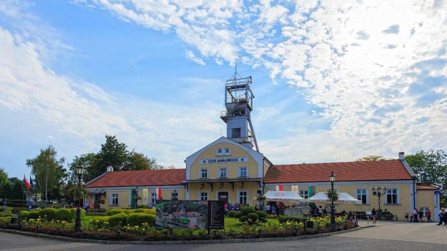 From Krakow: Wieliczka Salt Mine Guided Tour & Transfer - What you’ll see underground: salt sculptures, bas-reliefs, and underground lighting
