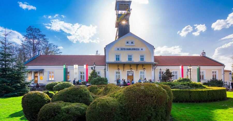 From Krakow: Wieliczka Salt Mine Tour & Skip the Line Ticket - The Descent: 800 Steps, 14 to 16 C, and How to Dress Like a Pro