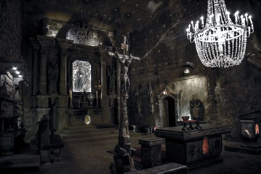 From Krakow: Wieliczka Salt Mine Tour with Hotel Pickup - The descent: 378 stairs down, then 140 more meters underground