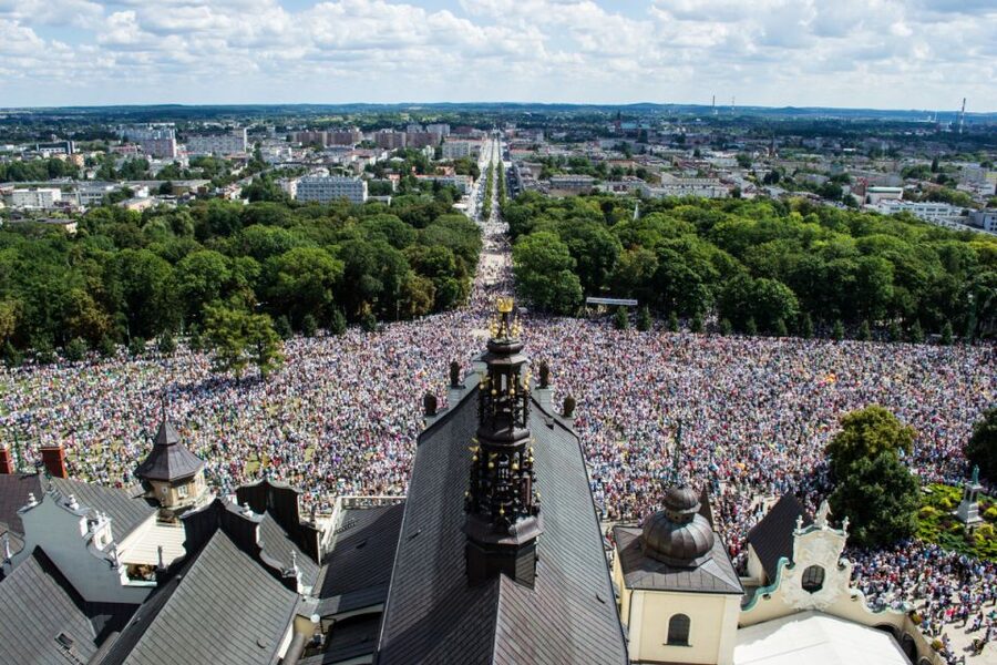 Half-Day Czestochowa Black Madonna Tour from Krakow - The Stations of the Cross, and how pilgrims use the grounds