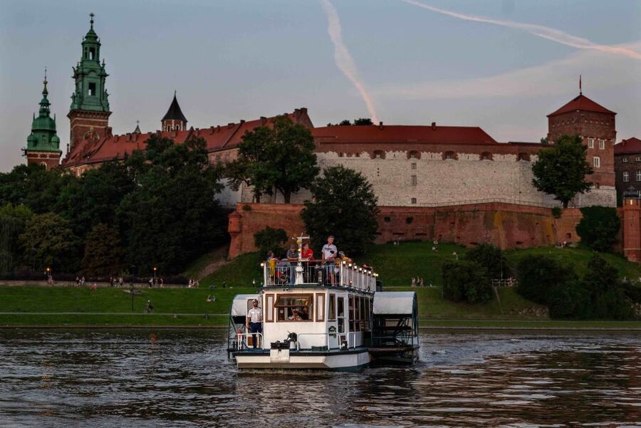 Krakow: 1-Hour Evening Vistula River Cruise - Price and Time: Why 1 Hour at $23 Often Feels Right