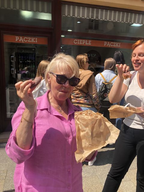 Krakow: 3-Hour Guided Secret Foodies Tour - Market Square scale, a local pub, beer, and Bigos when available