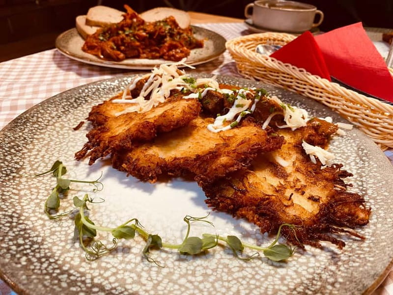 Krakow: 6-Course Full Polish Food Tour with Vodka Tasting - Where You Meet and How the 2.5-Hour Plan Feels