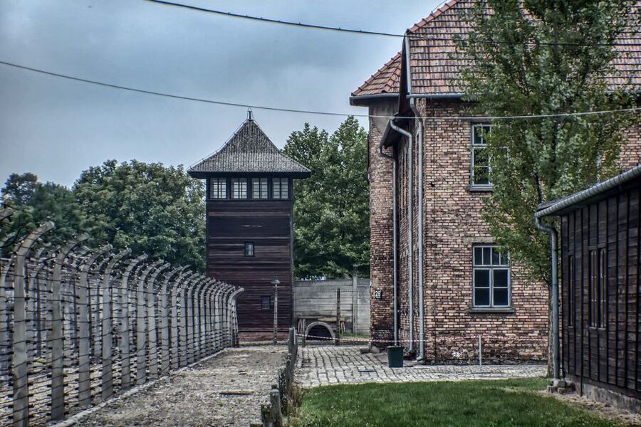 Krakow: Auschwitz and Wieliczka Salt Mine Combo Tour - The salt route, plus the practical stops at the end