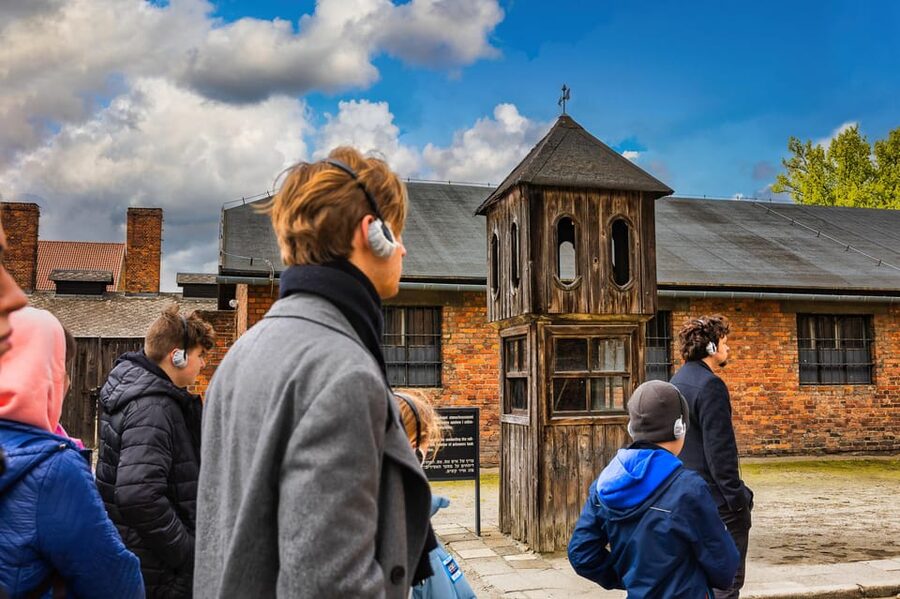 Krakow: Auschwitz-Birkenau Guided Tour and Private Transport - The full 7 to 8 hour schedule, broken down simply