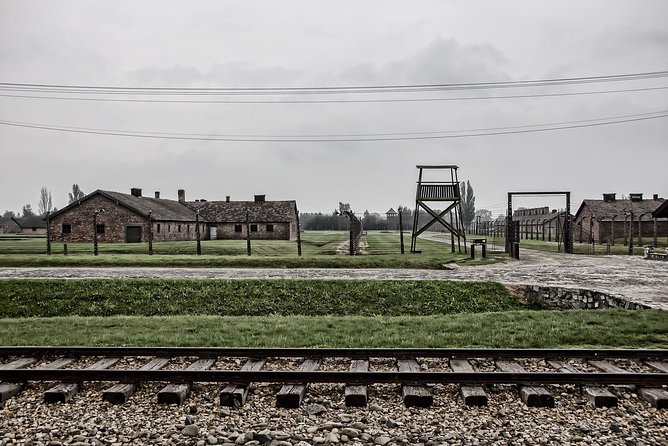Krakow: Auschwitz-Birkenau Guided Tour with Hotel Transfer - Hotel pickup and the real start time in Krakow