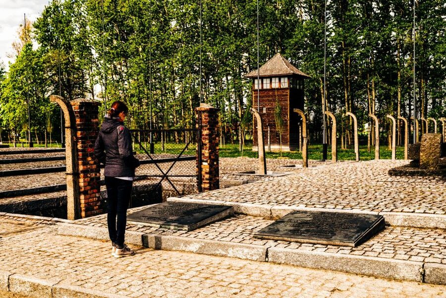 Krakow: Auschwitz-Birkenau Live Guided Tour & Hotel Pickup - A 7-hour Auschwitz day trip from Krakow, built for clarity