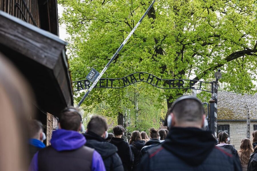 Krakow Auschwitz-Birkenau Memorial Guided Tour Meeting Point - Meeting point at Mercure Hotel, Kiss and Ride Parking, Pawia 18b