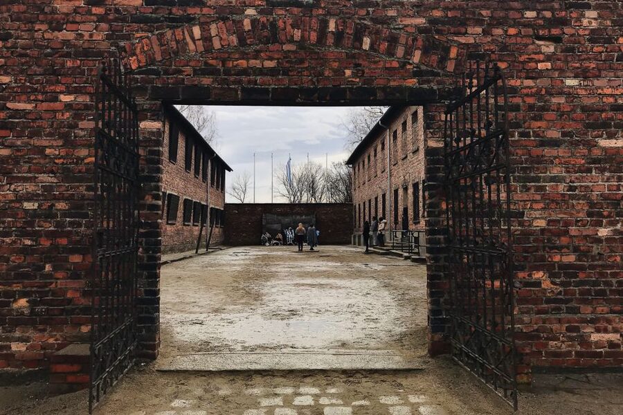 Krakow: Auschwitz-Birkenau Tour Limited to 15 Visitors - Auschwitz I: entering the historical core with headsets and clear narration