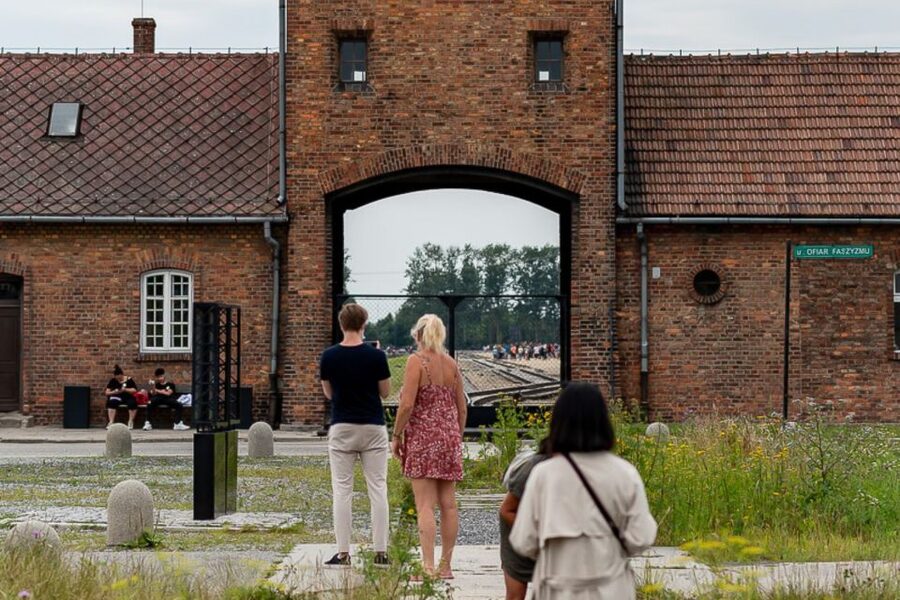 Krakow: Auschwitz-Birkenau Tour Limited to 15 Visitors - Timing, pacing, and the risk of feeling rushed