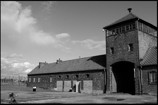 Krakow: Auschwitz-Birkenau Tour & Museum Expert Guide - Oswiecim coffee stop, quick transfer, and why timing matters