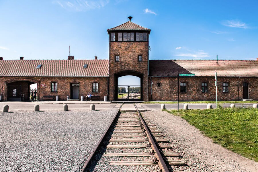 Krakow: Auschwitz-Birkenau & Wieliczka Salt Mine Day Tour - Morning Pickup and the Timing That Shapes Your Day