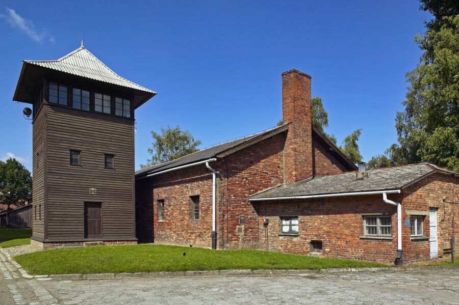 Krakow: Auschwitz Guided Tour with Optional Hotel Pickup - The short lunch break you need, and what to do with it