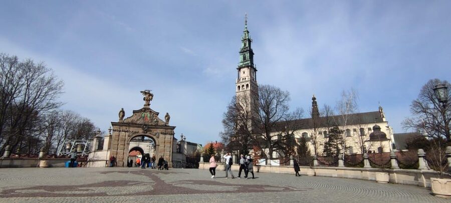 Krakow: Black Madonna Sanctuary of Czestochowa - Guided Tour - A 7-hour Krakow to Jasna Góra day trip, built around the Black Madonna