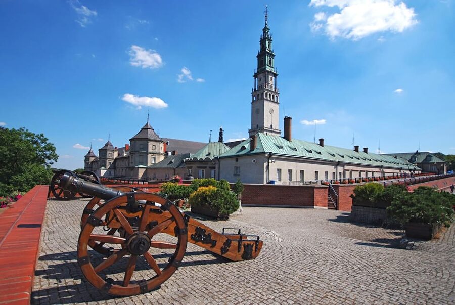 Krakow: Black Madonna Sanctuary of Czestochowa - Guided Tour - Guides, group size, and the human part of the experience