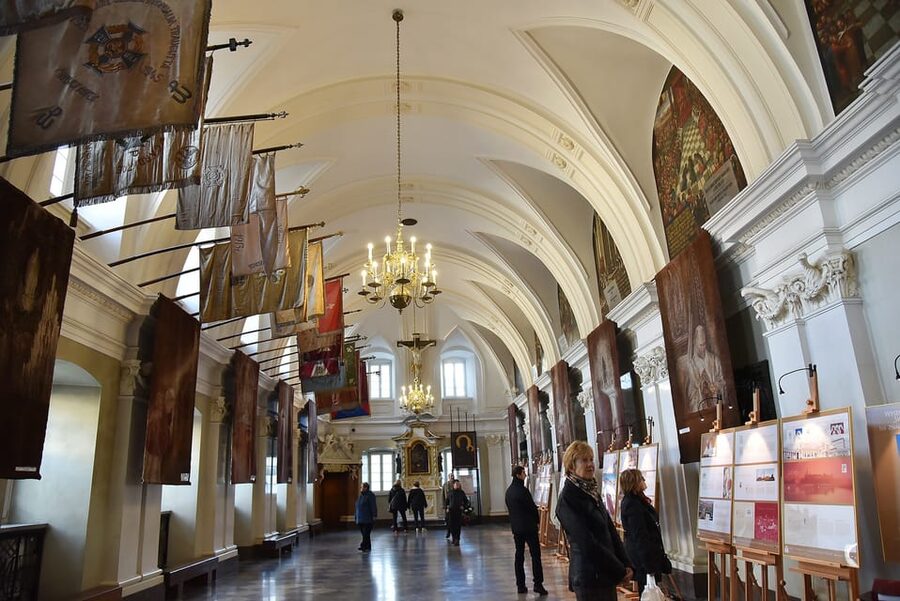 Krakow: Black Madonna Sanctuary of Czestochowa - Guided Tour - Dress code, accessibility limits, and how to prepare