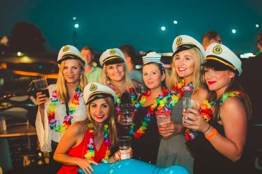 Krakow: Boat Party with Unlimited Drinks - Meeting Point and Timing: What the 5:00 PM vs 8:00 PM Split Means