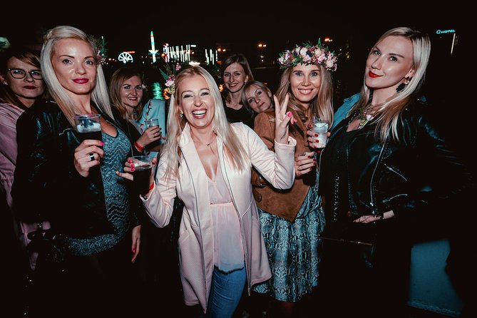Krakow Boat Party - Stop 1: the 2-hour Vistula cruise with live entertainment and open bar