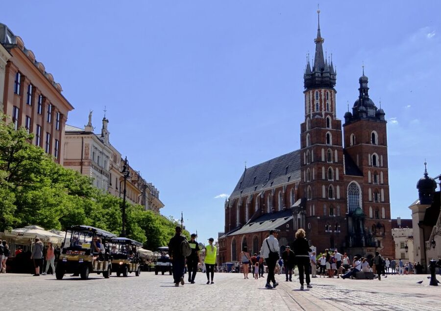 Krakow: City Tour by Electric Golf Cart - Kazimierz streets and synagogues: seeing Krakow’s Jewish Quarter in motion