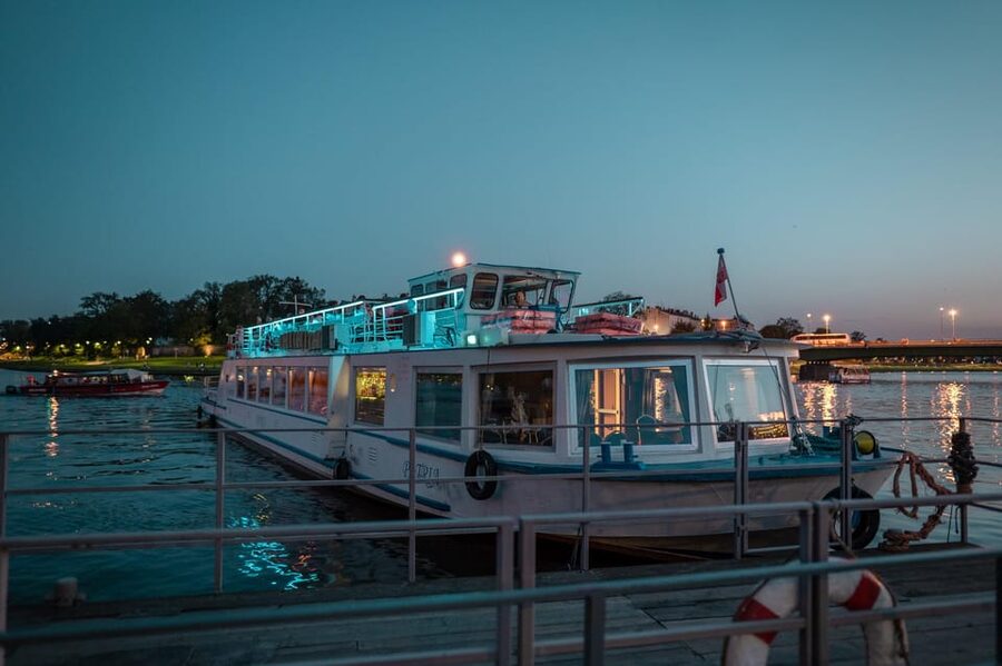 Kraków: Evening or Night River Cruise - Why This Kraków Night River Cruise Feels Different Than Walking