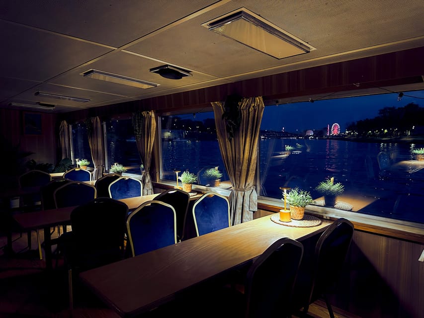 Kraków: Evening or Night River Cruise - Wawel to Kazimierz: Your One-Hour Night Route, Stop by Stop