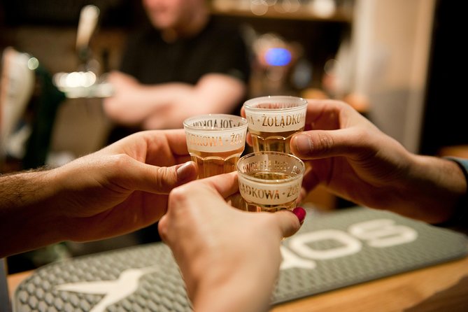 Krakow: Food Tour of 10 Tastings with Pierogi, Vodka & More - Stop 1 at plac Nowy: Zapiekanki, vodka, and the Jewish district context