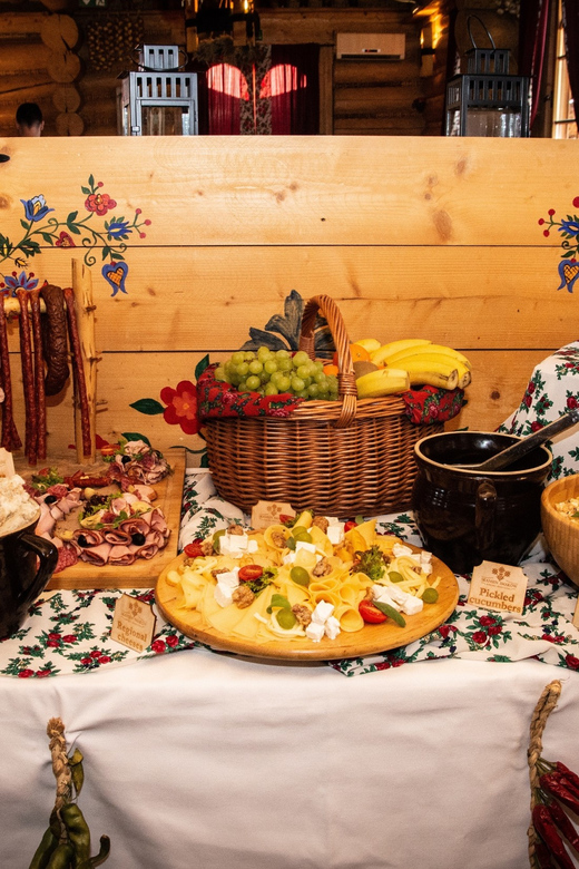Krakow: Full Traditional Polish Dinner & Folk Show - Dinner That Keeps Moving: From Kirsh Welcome to Apple Pie