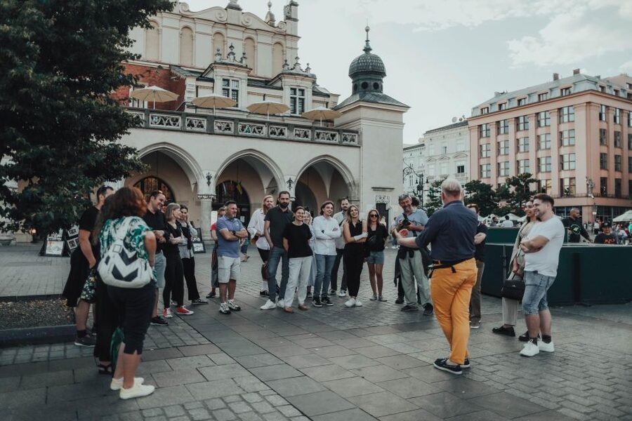 Krakow: Guided Old Town Tour - St. Mary’s Basilica Entrance: The Stop That Pulls the Weight