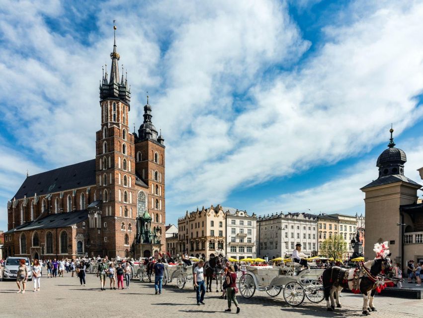 Krakow: Guided Old Town Tour - Wawel Royal Castle Pass-By and Why the Finish Near It Matters