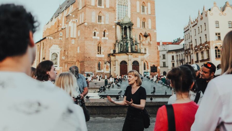 Krakow: Guided Old Town Tour - Pace, Weather, and the Real-Life Walking Part