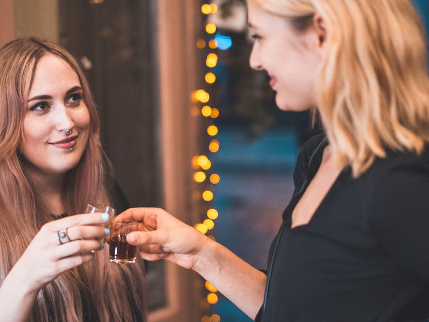 Kraków: Guided Vodka Tour with Food and Drink Tastings - The homemade flavored vodka café: learn, then taste
