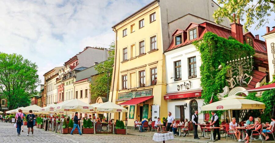 Krakow: Jewish Quarter and Schindler's Factory Guided Tour - Meeting on the Old Synagogue steps, and what your guide will do first