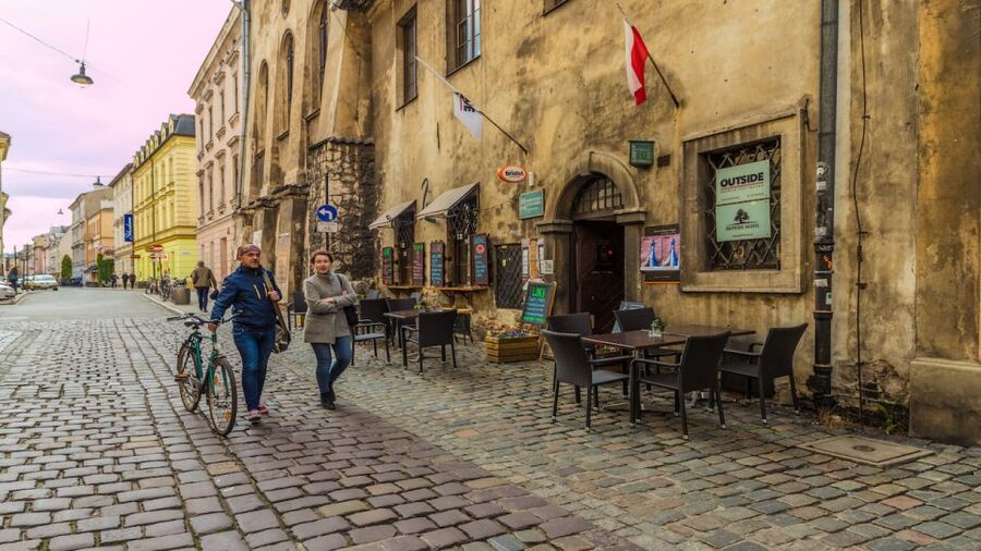 Krakow: Kazimierz Jewish Quarter Walking Tour - Why Kazimierz Still Feels Like the Heart of Krakow